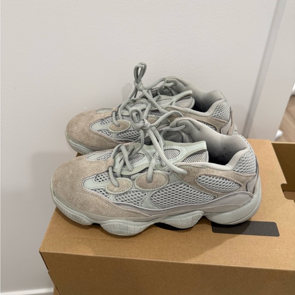 Yeezy - Picture 4 of 5